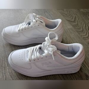 Fila sneakers womens sizs 7